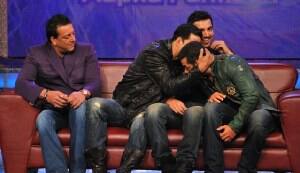 BIGG BOSS 5: Akshay and John dance to ‘Desi Boyz’!
