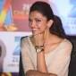 Zee Cine Awards 2013: Deepika Padukone needs help from Shahrukh&nbsp;Khan!