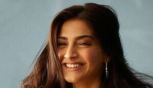 Sonam Kapoor laughs away Ghanta Awards trophy