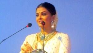 Aishwarya Rai Bachchan at the inauguration of Kalyan Jewellers store in Kochi