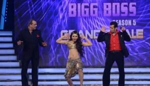 BIGG BOSS 5: Rakhi Sawant pokes fun at Mahesh Bhatt!