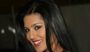 Sunny Leone uses ‘Bigg Boss 5′ to promote her adult films!