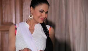 Veena Malik plays eco-friendly Holi on the sets of Nagna Satyam: view pics