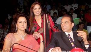 Hema, Esha , Dharmendra get together on ‘India’s Got Talent’