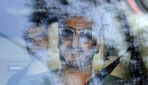 Salman Khan visits Sanjay Dutt before he goes to jail