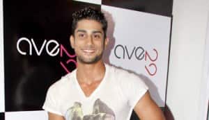 Sonam Kapoor, Prateik and Shazahn Padamsee at the Ave 29 gallery opening