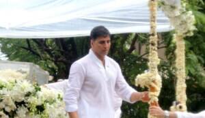 Rajesh Khanna funeral pictures: Akshay Kumar, Dimple Kapadia, Amitabh and Abhishek Bachchan and Karan Johar pay homage