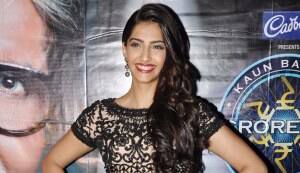 Sonam Kapoor as a schoolgirl in Raanjhnaa: Not very convincing!