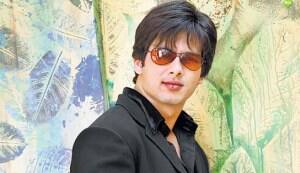 Stand-up comedian takes a dig at Shahid Kapoor