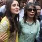 Kareena Kapoor mobbed at Siddhivinayak Temple during Heroine&nbsp;promotions
