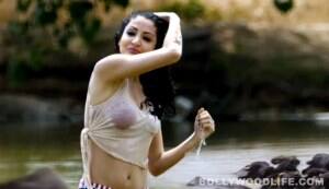 Imran Khan tells Anushka Sharma not to wear undies and baniyaan!