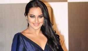 Navratri Special: Soha Ali Khan, Sonakshi Sinha, Anushka Sharma, Priyanka Chopra & Ranbir Kapoor go blue!