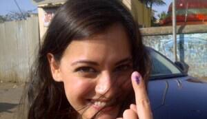 B-towners Dia Mirza, Priyanka Chopra ask people to vote