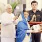 President Pratibha Patil honours filmmaker Madhur&nbsp;Bhandarkar