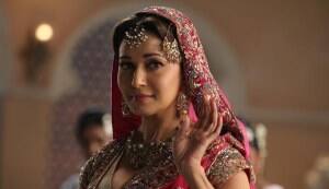 Madhuri Dixit pays tribute to Meena Kumari in ‘Jhalak Dikhhla Jaa 5′: in pics
