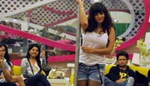 BIGG BOSS 5: Sunny Leone does a pole dance!