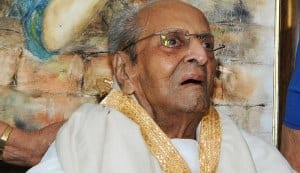 Pran honoured with Dadasaheb Phalke Award at his home: view pictures!