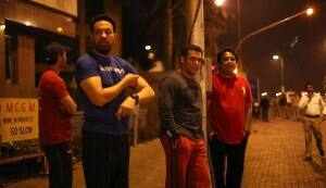 Salman Khan helps runners at the Standard Chartered Mumbai Marathon