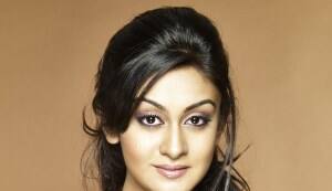 Aishwarya falls unconscious on the sets of Pattathu Yaanai