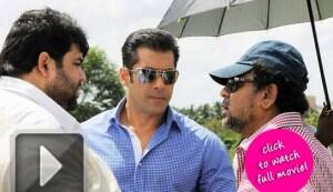 Salman Khan honoured workers at a music launch