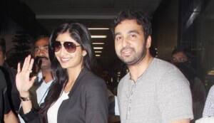 Shilpa Shetty spotted with hubby Raj Kundra at Mumbai airport