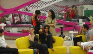 BIGG BOSS 5: Pooja Misrra almost punches Mahek
