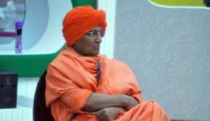 BIGG BOSS 5: Swami Agnivesh does the dirty dishes