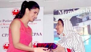 What’s wrong with Katrina Kaif’s right hand?