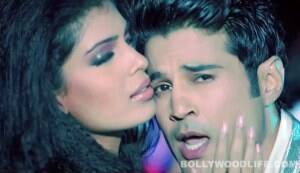 TABLE NO.21 title song: Rajeev Khandelwal, Paresh Rawal and Tena Desae do the rap