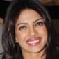 Shahid and Priyanka stay apart from each&nbsp;other