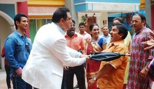 TAARAK MEHTA KA OOLTAH CHASHMA: Boman Irani and Sharman Joshi accuse Jethalal of theft!