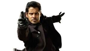 THAANDAVAM stills: Vikram gears up for action