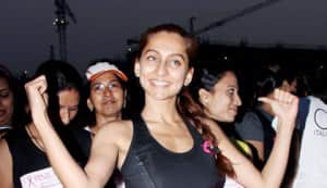 Milind Soman, Karisma Kapoor, Anusha Dandekar, Tara Sharma run for breast cancer awareness