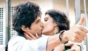 Why was Rajeev Khandelwal nervous while kissing Tena Desae in Table No. 21?