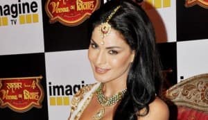 Veena Malik’s father disowns her over ISI tattoo!