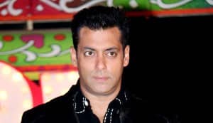 Salman Khan parties hard as Mumbai police fails to locate him