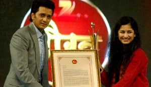 Riteish Deshmukh and Gauri Shinde Shine at Zee Gaurav awards!