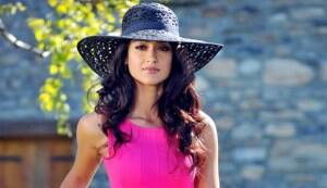 Ileana D’Cruz looks hot and cute at the same time!