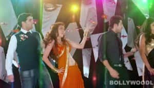 Nautanki Saala song Dhak dhak making: Ayushmann Khurrana, Kunaal Roy Kapur, Pooja Salvi and Evelyn Sharma go crazy dancing on the sets!