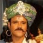 How does Yash Tonk keep them&nbsp;on?