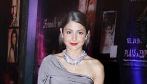 BollywoodLife Awards 2012: Priyanka Chopra, Shahrukh Khan, Deepika Padukone – Who is the red carpet icon of the year?
