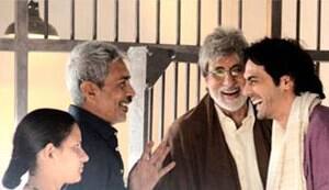 Amitabh Bachchan bonds with Kareena Kapoor, Ajay Devgn, Arjun Rampal and Prakash Jha on the sets of Satyagraha: pics