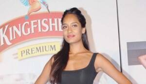 Lisa Haydon and Sidhartha Mallya at Kingfisher calendar hunt press meet