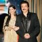 Sonam Kapoor plays Farmville on her daddy’s&nbsp;chest