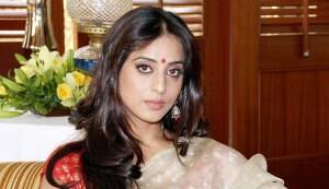 Why is Mahie Gill staying away from her boyfriend?