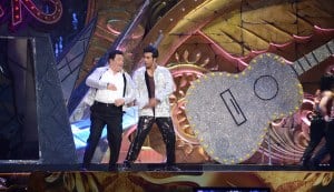 IIFA Awards 2012: Ranbir and Rishi Kapoor set the stage on fire! See pics