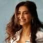 Sonam Kapoor laughs away Ghanta Awards&nbsp;trophy