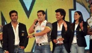 Salman Khan, Riya Sen, Sameera Reddy at the ‘Celebrity Cricket League’ season 2 curtain raiser