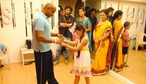 Sanath Jayasuriya dances in Jhalak house for ‘Na Bole Tum…’