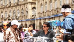 OMG! Akshay Kumar spotted on the streets of Mumbai